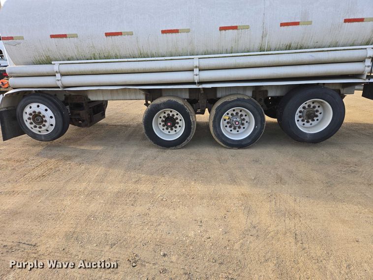 image for item EB1375 1998 Beall BAST-120-4-SB tank trailer