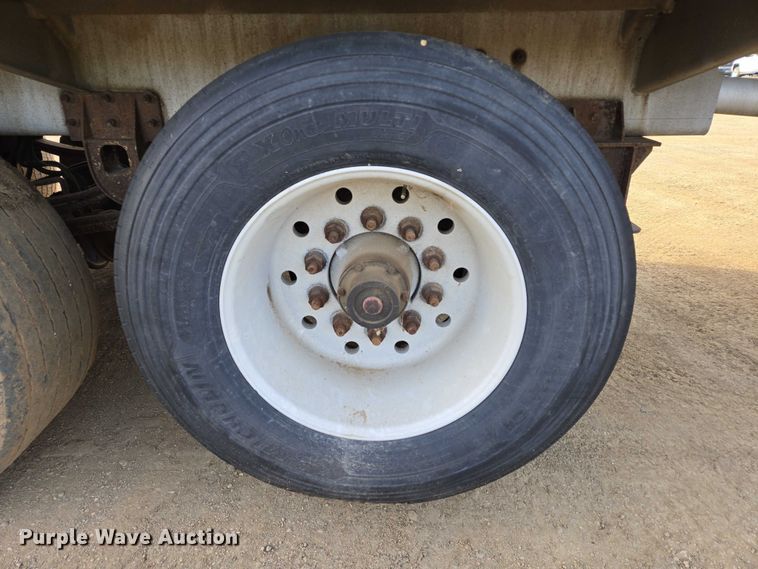image for item EB1375 1998 Beall BAST-120-4-SB tank trailer