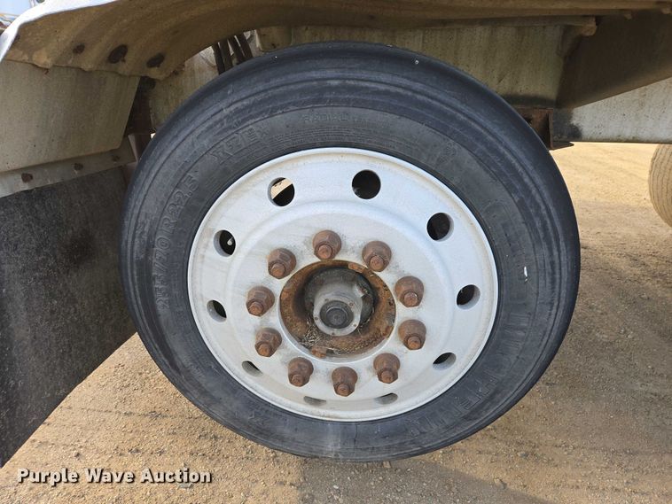 image for item EB1375 1998 Beall BAST-120-4-SB tank trailer