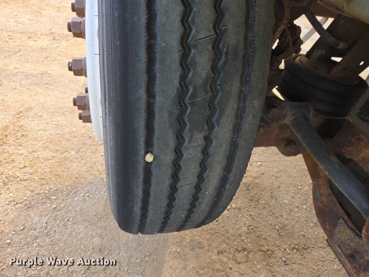 image for item EB1375 1998 Beall BAST-120-4-SB tank trailer
