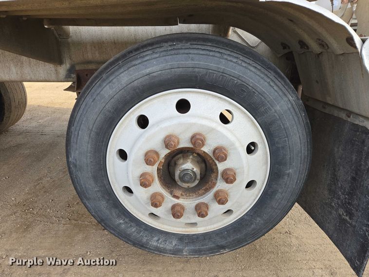image for item EB1375 1998 Beall BAST-120-4-SB tank trailer