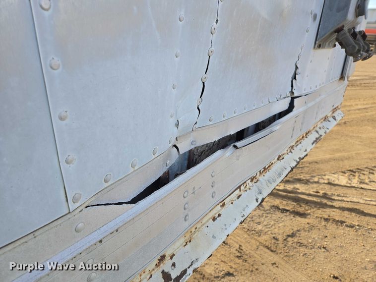 image for item EB1377 1994 Pines dry van trailer