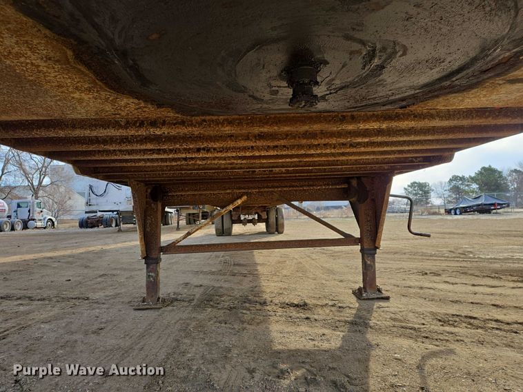 image for item EB1377 1994 Pines dry van trailer