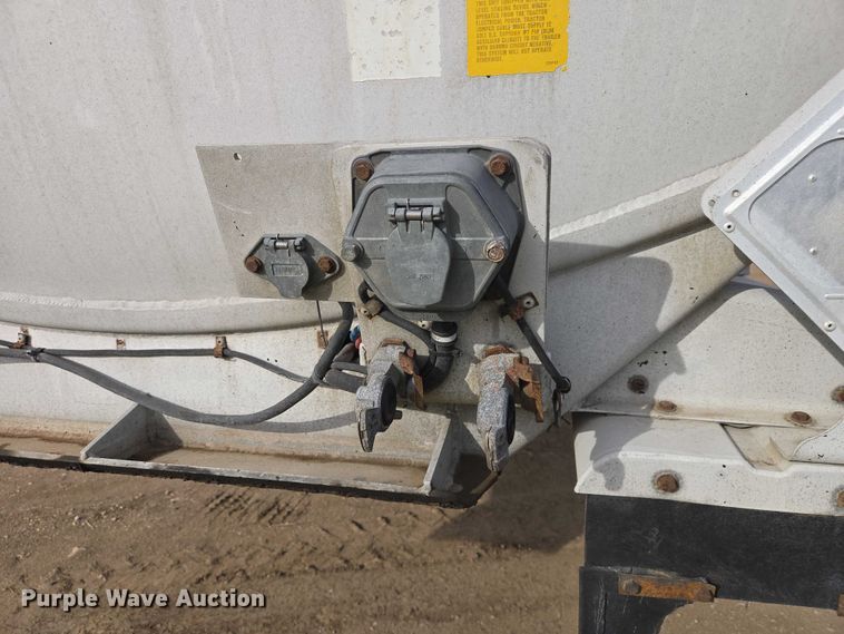 image for item EB1379 1998 Beall BAST-120-4-SB tank trailer