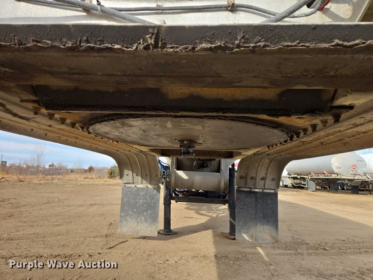 image for item EB1379 1998 Beall BAST-120-4-SB tank trailer