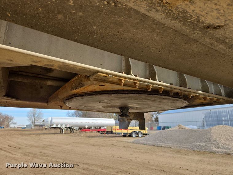 image for item EB1379 1998 Beall BAST-120-4-SB tank trailer