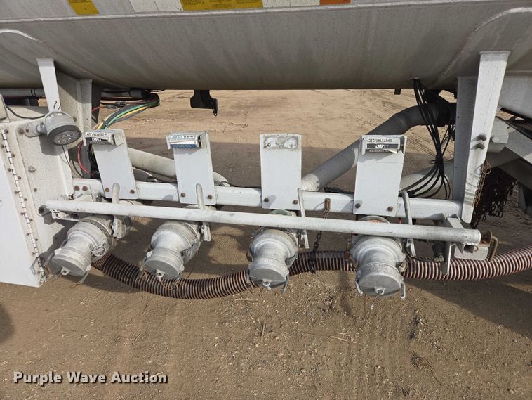 image for item EB1379 1998 Beall BAST-120-4-SB tank trailer