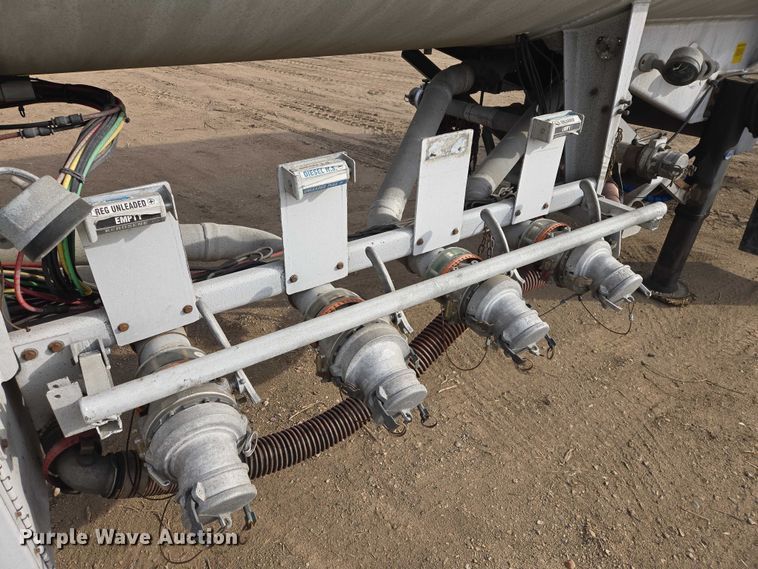 image for item EB1379 1998 Beall BAST-120-4-SB tank trailer