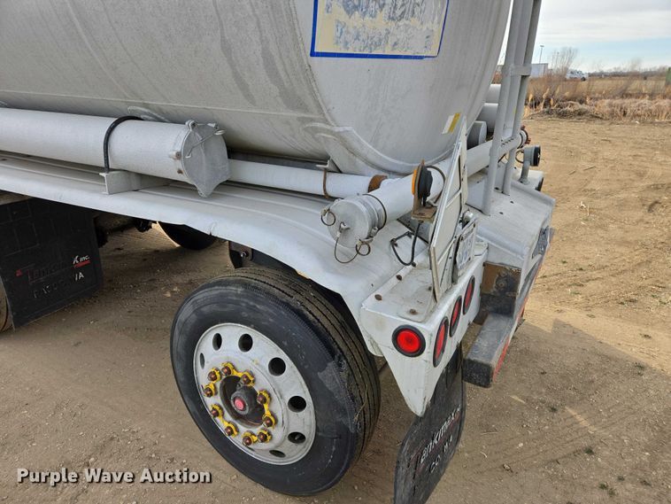 image for item EB1379 1998 Beall BAST-120-4-SB tank trailer