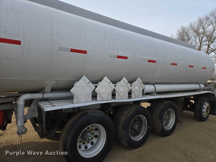 image for item EB1379 1998 Beall BAST-120-4-SB tank trailer