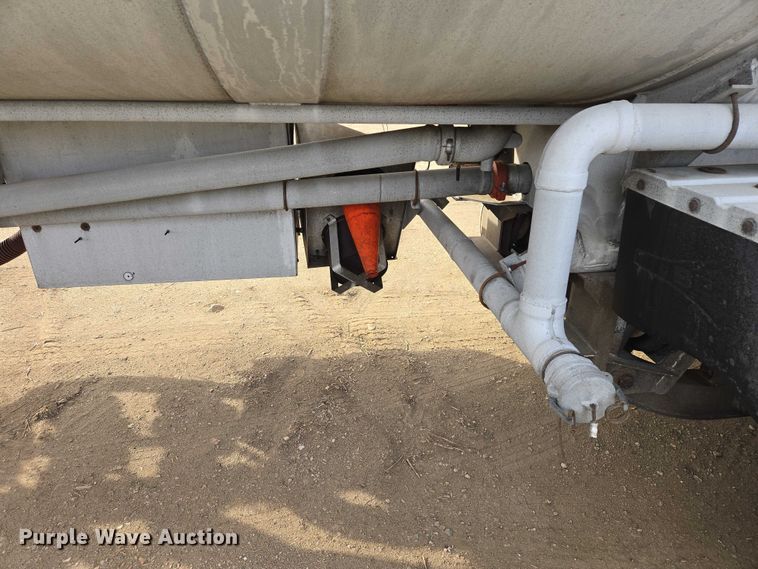 image for item EB1379 1998 Beall BAST-120-4-SB tank trailer