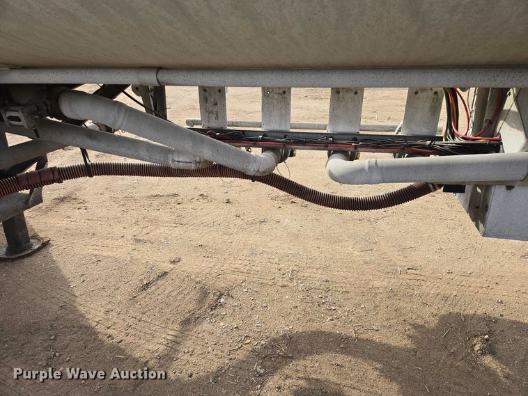 image for item EB1379 1998 Beall BAST-120-4-SB tank trailer