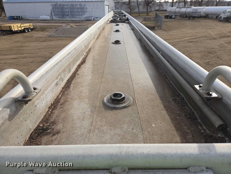 image for item EB1379 1998 Beall BAST-120-4-SB tank trailer