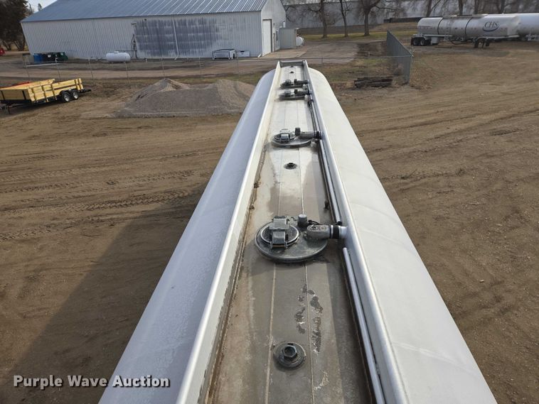 image for item EB1379 1998 Beall BAST-120-4-SB tank trailer