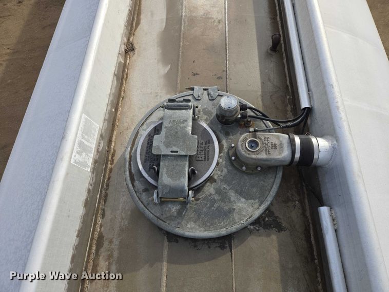 image for item EB1379 1998 Beall BAST-120-4-SB tank trailer