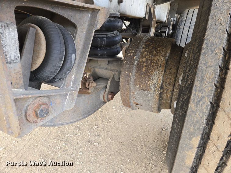 image for item EB1379 1998 Beall BAST-120-4-SB tank trailer