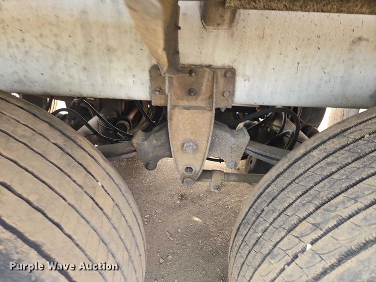 image for item EB1379 1998 Beall BAST-120-4-SB tank trailer