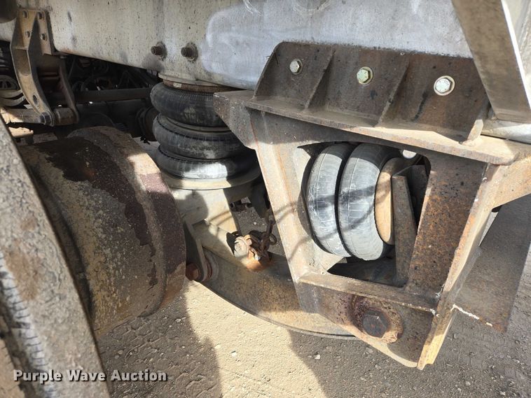 image for item EB1379 1998 Beall BAST-120-4-SB tank trailer