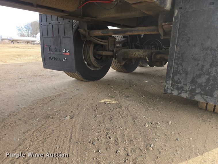 image for item EB1379 1998 Beall BAST-120-4-SB tank trailer