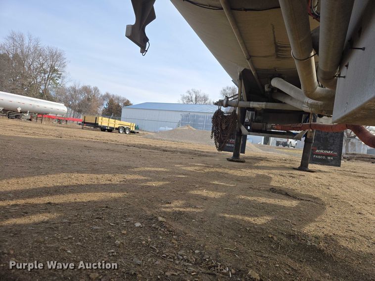 image for item EB1379 1998 Beall BAST-120-4-SB tank trailer