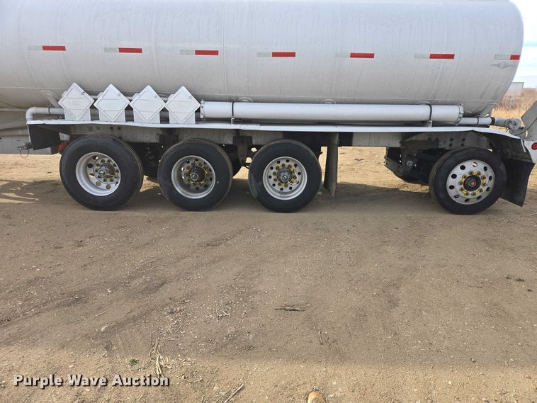 image for item EB1379 1998 Beall BAST-120-4-SB tank trailer