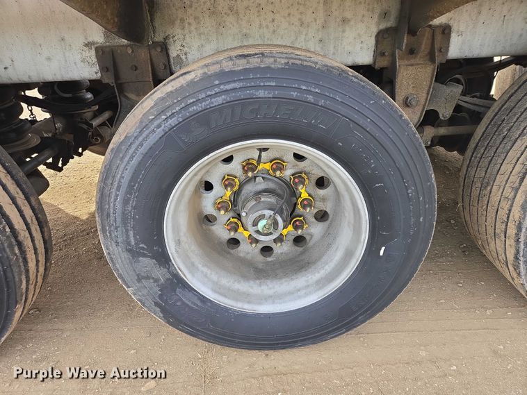 image for item EB1379 1998 Beall BAST-120-4-SB tank trailer