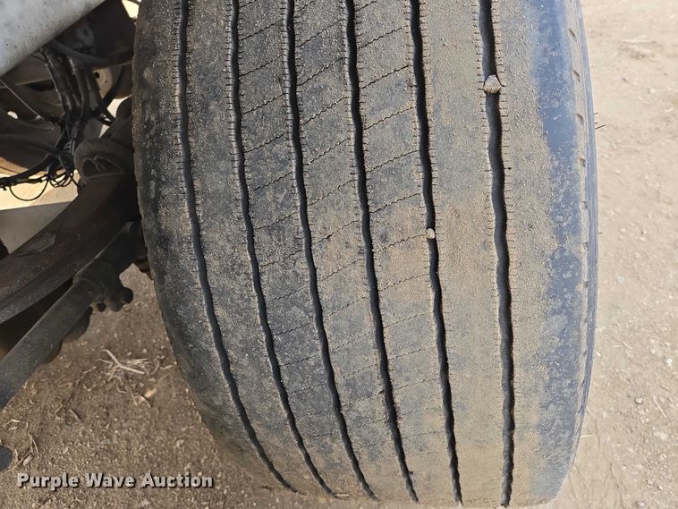 image for item EB1379 1998 Beall BAST-120-4-SB tank trailer