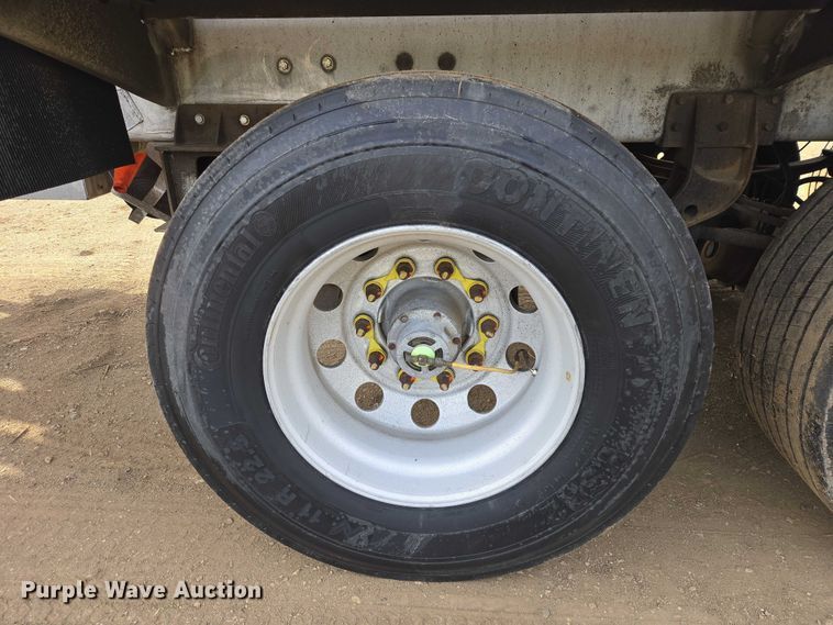 image for item EB1379 1998 Beall BAST-120-4-SB tank trailer