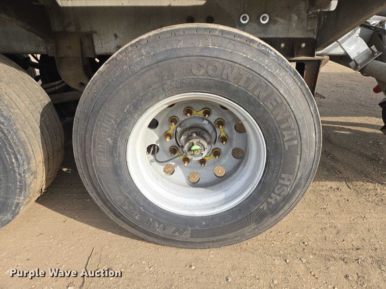 image for item EB1379 1998 Beall BAST-120-4-SB tank trailer