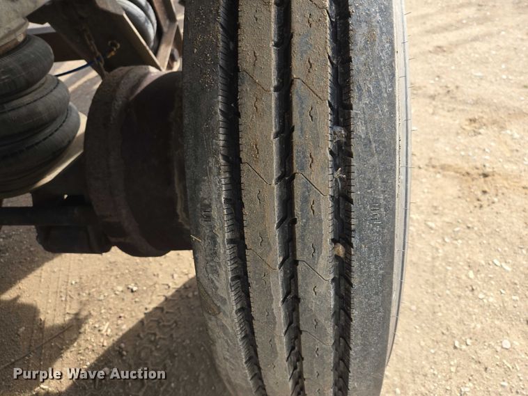 image for item EB1379 1998 Beall BAST-120-4-SB tank trailer