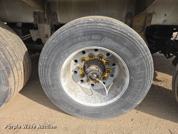 image for item EB1379 1998 Beall BAST-120-4-SB tank trailer