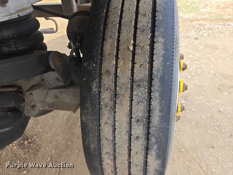 image for item EB1379 1998 Beall BAST-120-4-SB tank trailer