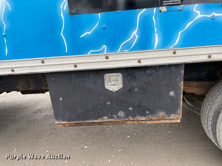 image for item EC8238 2008 GMC C4 box truck