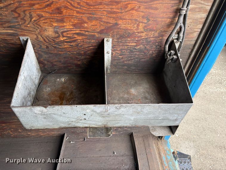 image for item EC8238 2008 GMC C4 box truck