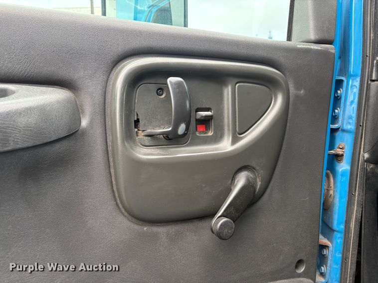 image for item EC8238 2008 GMC C4 box truck