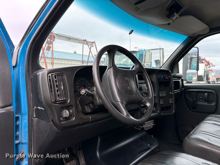 image for item EC8238 2008 GMC C4 box truck