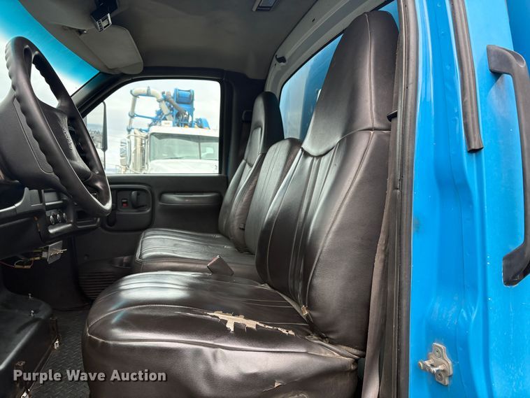 image for item EC8238 2008 GMC C4 box truck