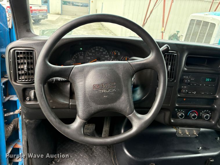 image for item EC8238 2008 GMC C4 box truck