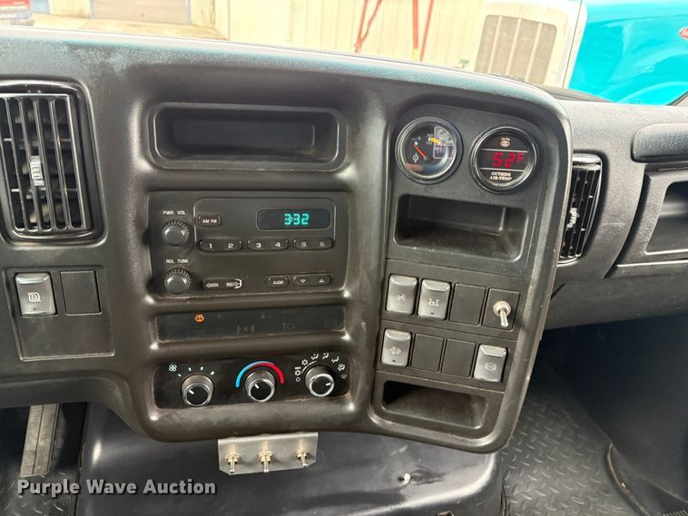 image for item EC8238 2008 GMC C4 box truck