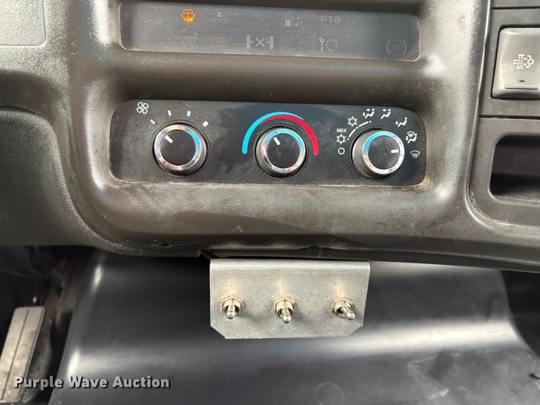 image for item EC8238 2008 GMC C4 box truck