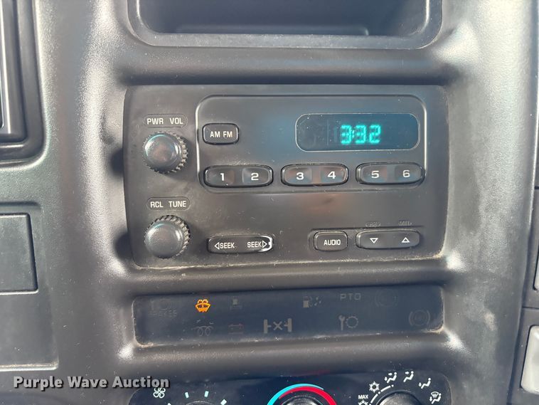 image for item EC8238 2008 GMC C4 box truck