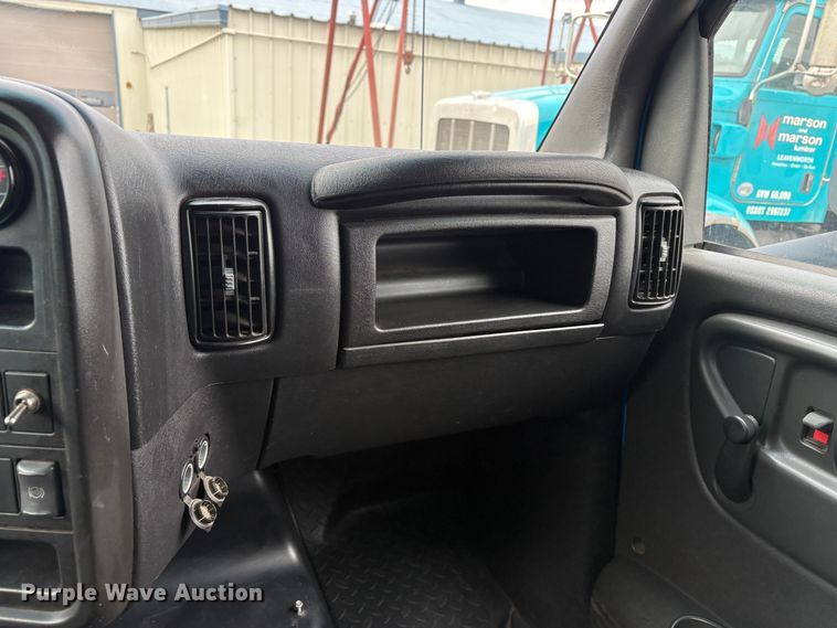 image for item EC8238 2008 GMC C4 box truck