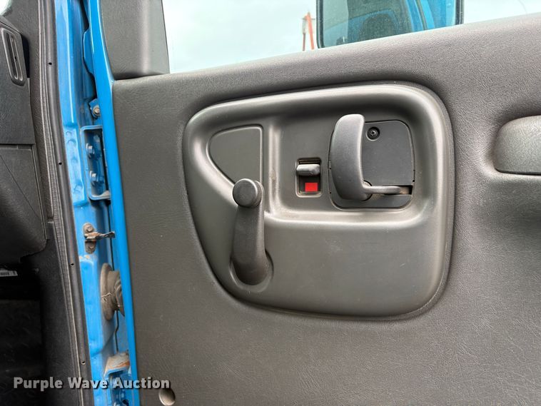 image for item EC8238 2008 GMC C4 box truck