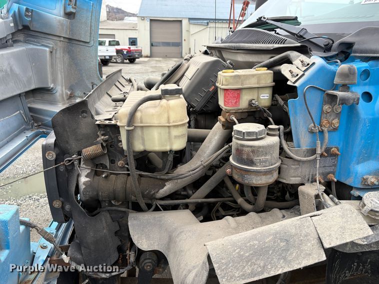 image for item EC8238 2008 GMC C4 box truck