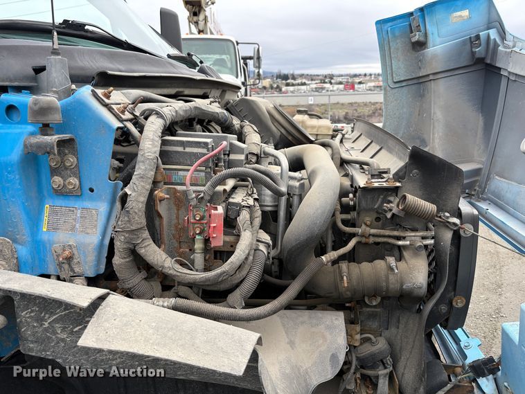 image for item EC8238 2008 GMC C4 box truck