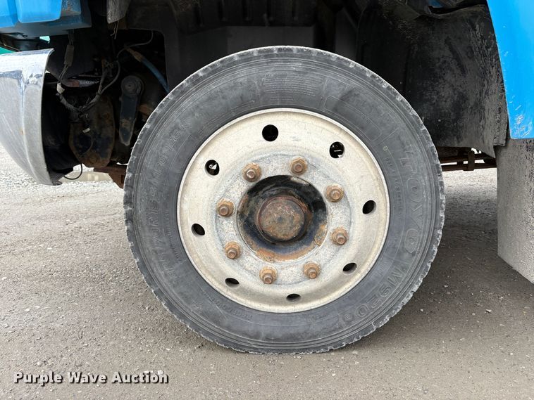 image for item EC8238 2008 GMC C4 box truck