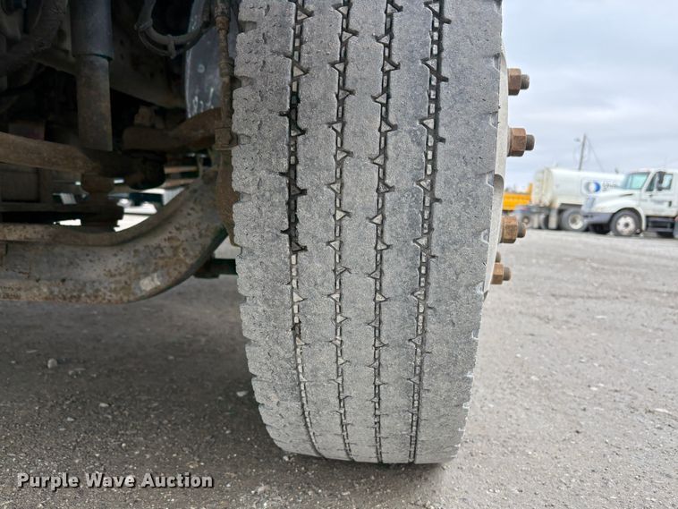 image for item EC8238 2008 GMC C4 box truck