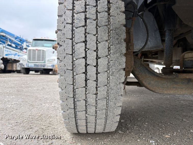 image for item EC8238 2008 GMC C4 box truck