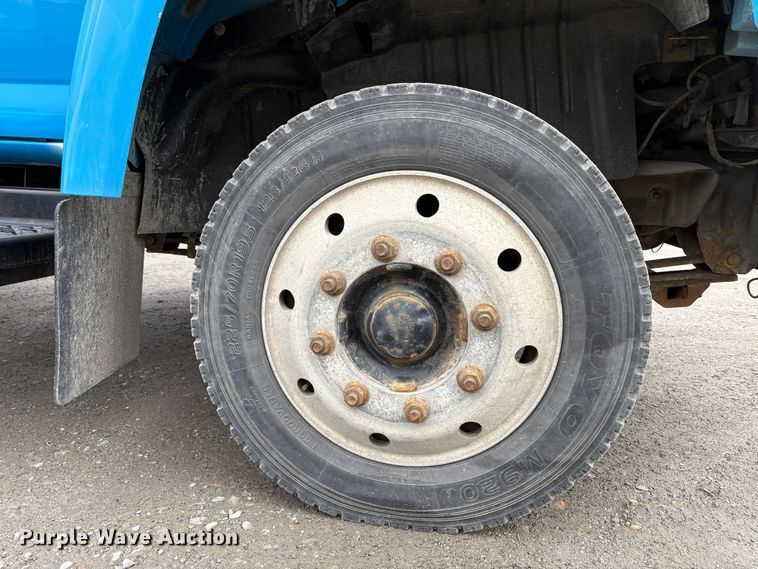 image for item EC8238 2008 GMC C4 box truck