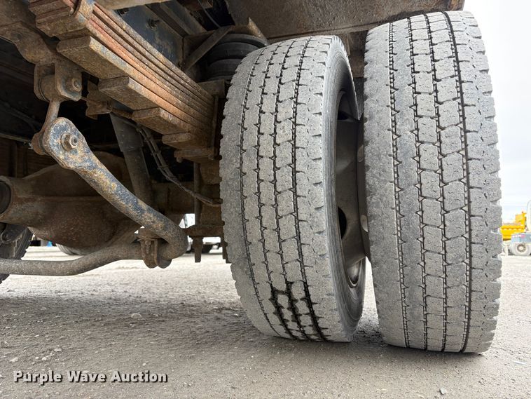 image for item EC8238 2008 GMC C4 box truck